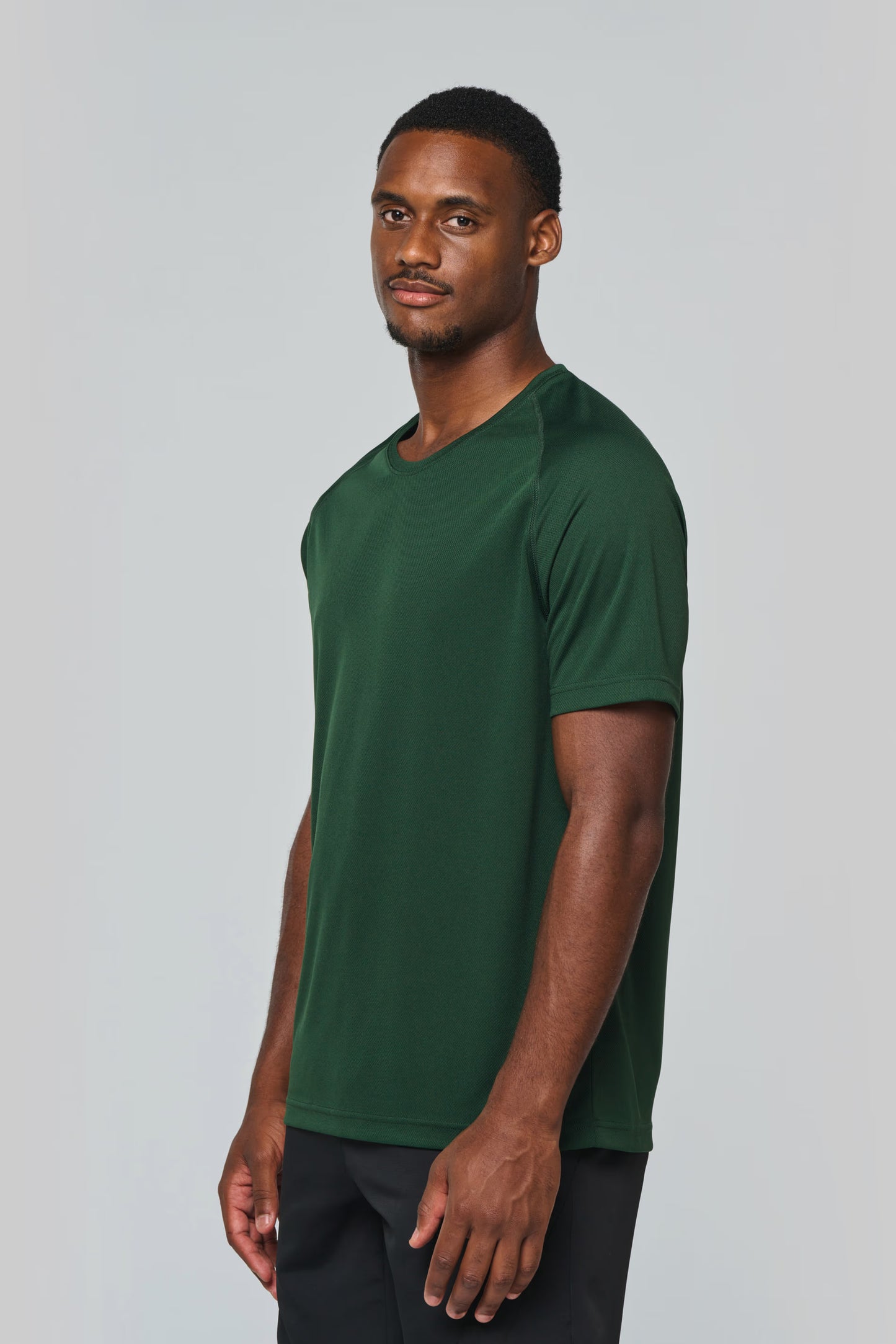 Fiche technique du T-shirt de sport Proact PA438 - 100% polyester, séchage rapide, 26 coloris disponibles