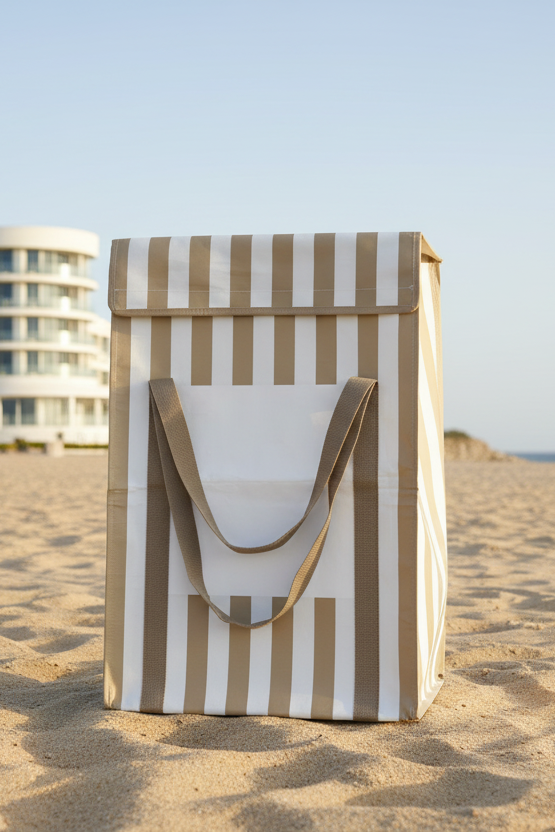 Sac à linge rayé sable et blanc personnalisable avec logo pour hôtel et conciergerie - Ambiance côtière premium COCO PYLA