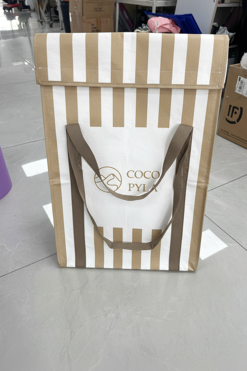 Sac à linge sable et blanc avec logo COCO PYLA et deux anses sable